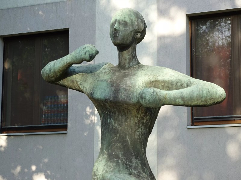 Tavasz Sculpture