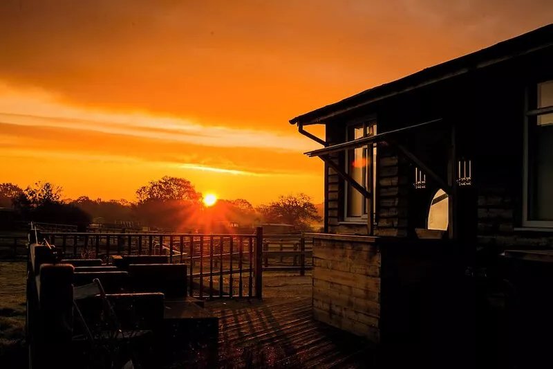 Langford Farmhouse, New Forest National Park w/hot tub & cinema lounge