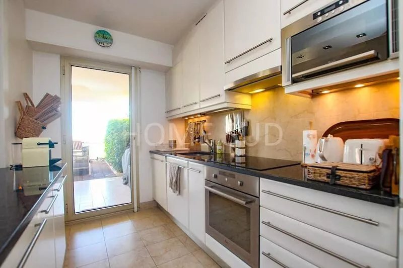 Superb terrace with sea view for your holidays in Cannes!