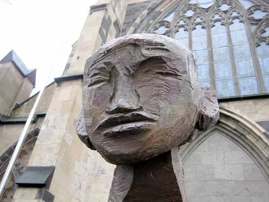 Skulpturen Vom Kunstler Dietrich Klinge, Vor Der Minoriten Kirche In Koln.