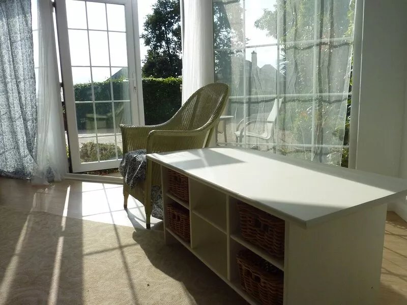 Self-contained studio, private drive, 150m to beach, close to town