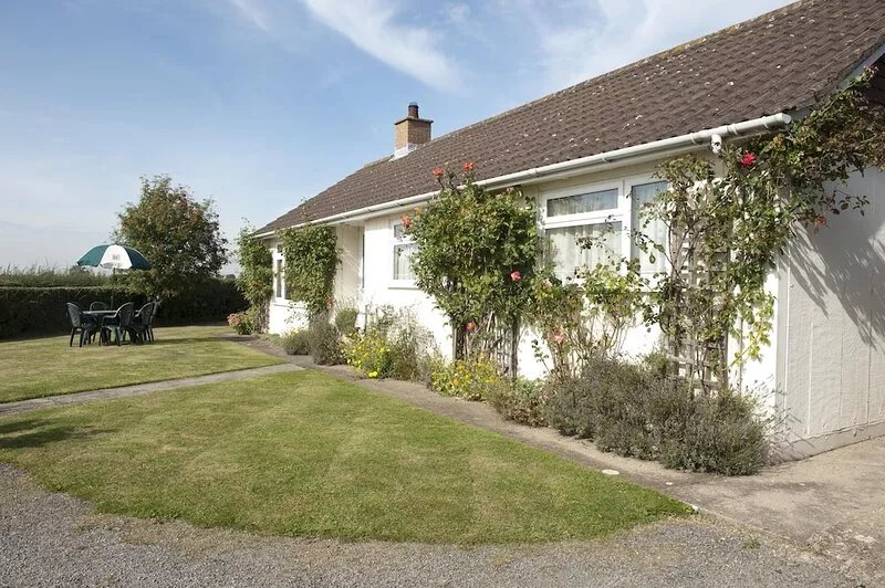 A pretty detached  bungalow with climbing roses central for north yorkshire