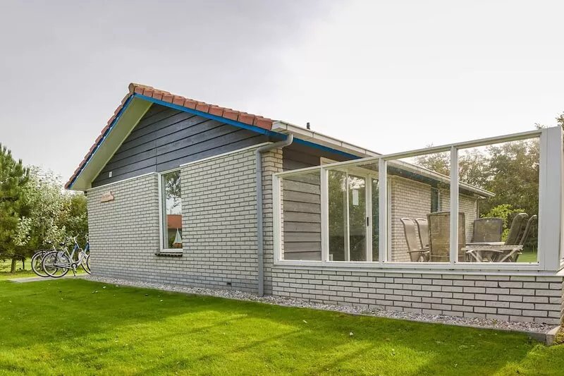 Comfortable bungalow with dishwasher, 1.5 km. from the beach