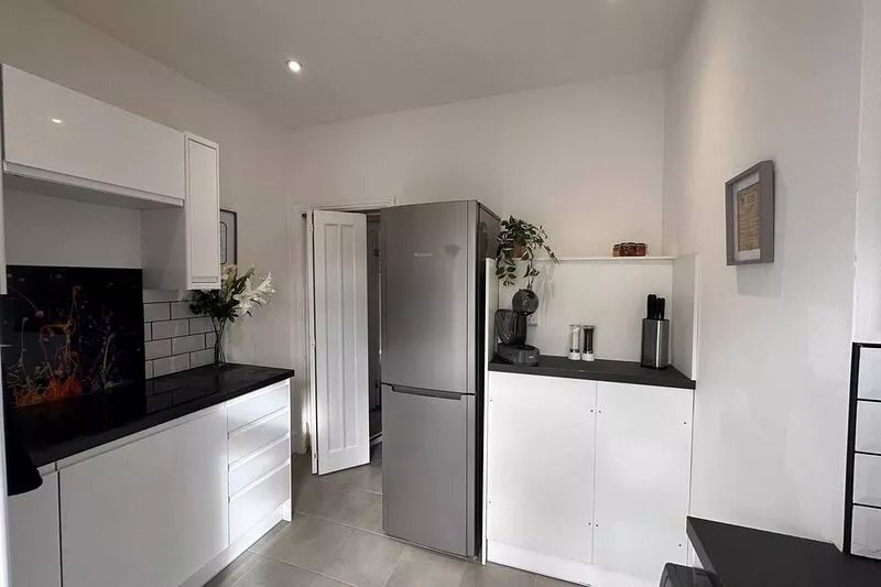 Elegant 6 sleeper apartment ideally located
