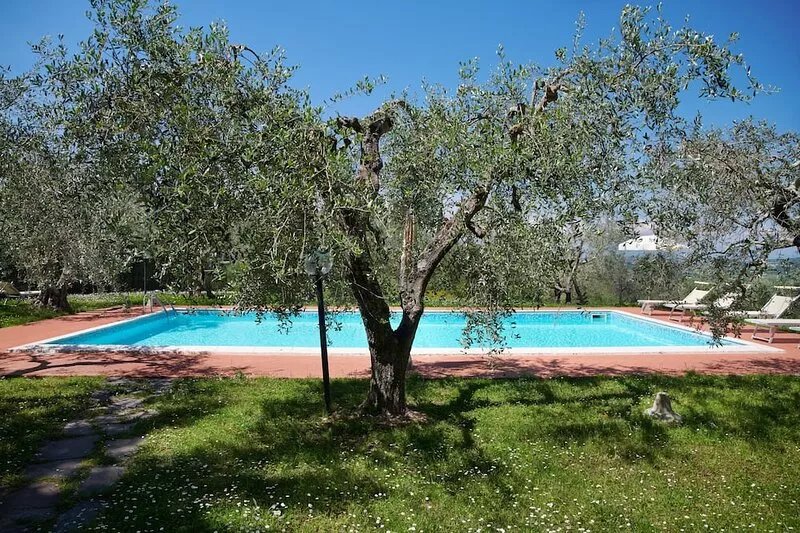 Villa between Florence  Siena and Pisa. 1 km to village.  A/C in all rooms-Wi