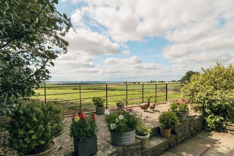 SAWDON HEIGHTS, family friendly, country holiday cottage in Sawdon