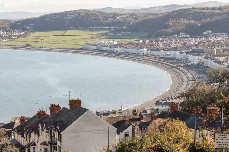 18 TYN CELYN, family friendly, country holiday cottage in Llandudno
