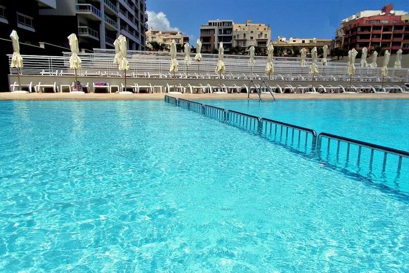 Designer finished apartment, 2 Bedroom corner apartment with communal pool