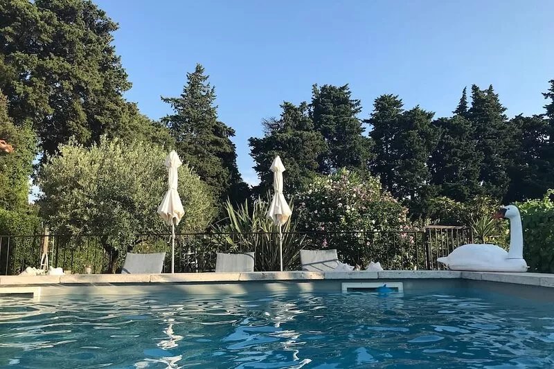 Apartment in Provençal farmhouse with swimming pool