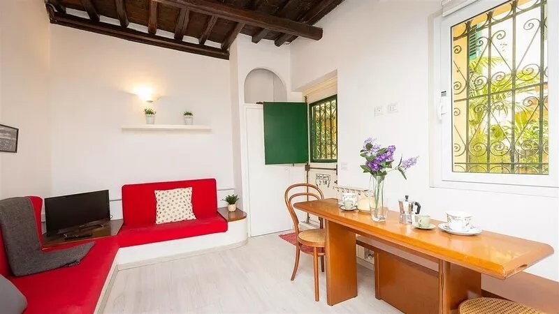 Characteristic apartment in Via dei Cappellari, a few steps from Campo de 'Fiori