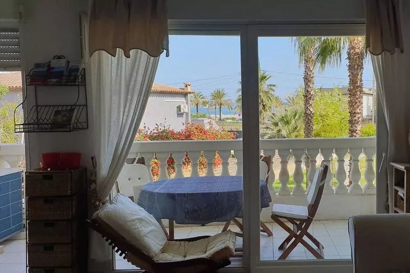 Provence modern 3 rooms seaview apart on the beach. Air Conditioned. Car park