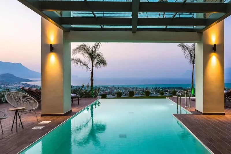 Villa Emilia I Heated* pool, seaview, next to town