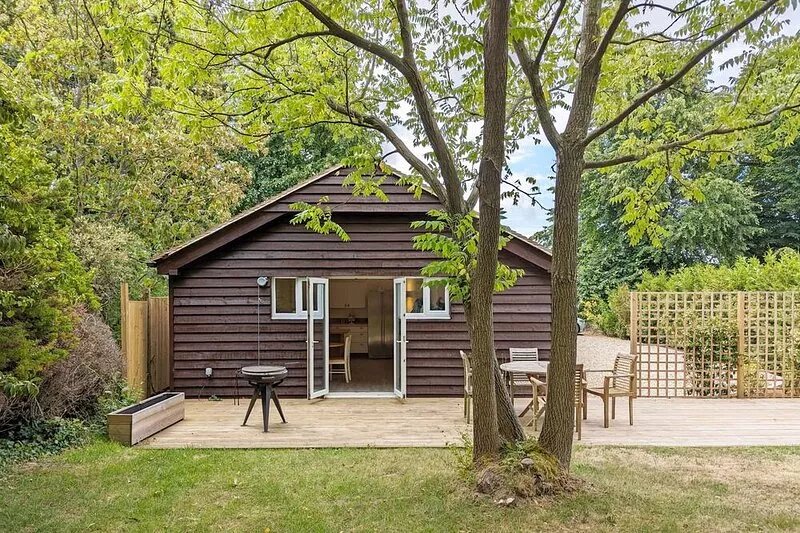 Millside, Bosham -  a bungalow that sleeps 4 guests  in 1 bedroom