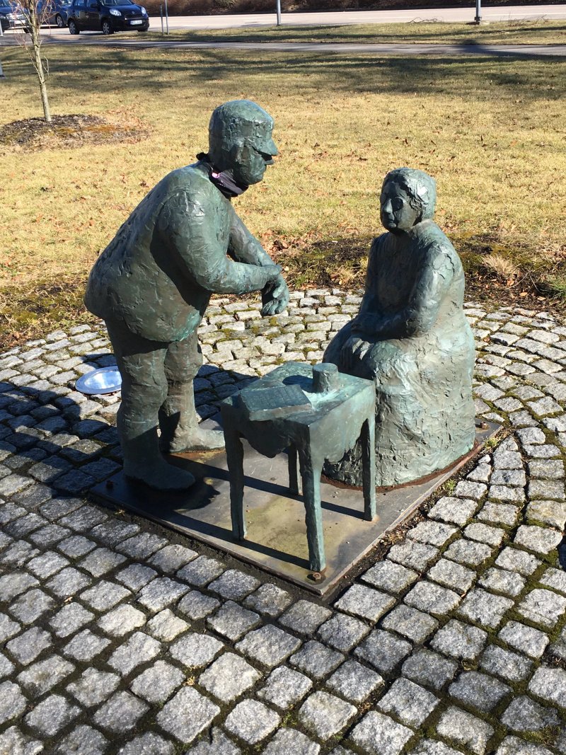Skulpturen ''kungsbackagumman''