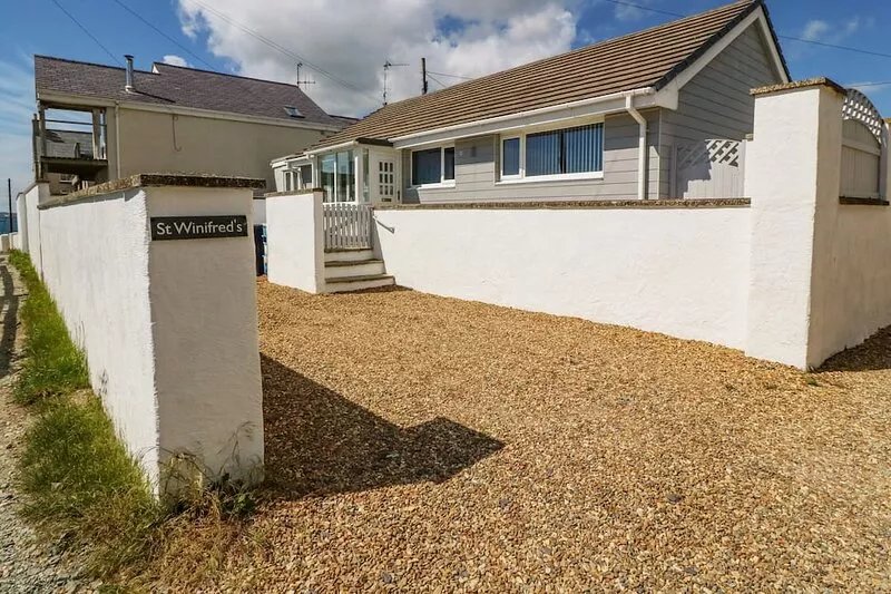 ST WINIFREDS, pet friendly, with a garden in Rhosneigr