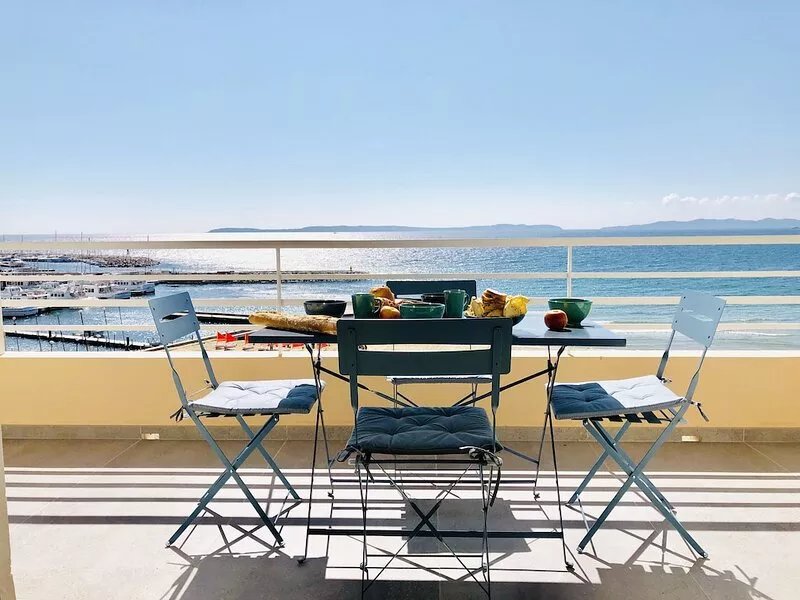 T3 seafront ,75 m2 magical sea view, 5th and last floor,New condition