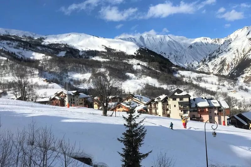 Ski-in/ski-out chalet with fantastic views