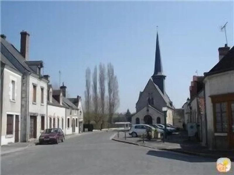 Gy en Sologne, Traditional Solognot Cottage In a charming village setting.