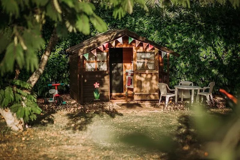 Cerisier - sleeps 5 - Pool, Summer House, Games Barn playhouse - classified 4*