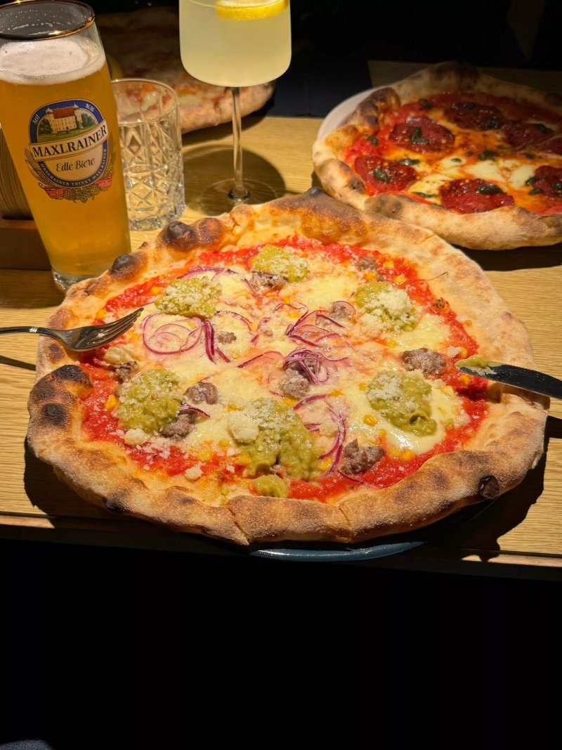 Gruam Pizza u. Bar