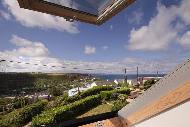 Spectacular one bedroom apartment , incredible coastal views, walk to the  beach
