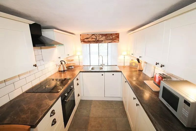 KIRKSTONE COTTAGE, close to the shops, restaurants and bars of Ambleside.