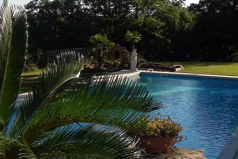 Charming house, and its huge private heated swimming pool, near Sarlat