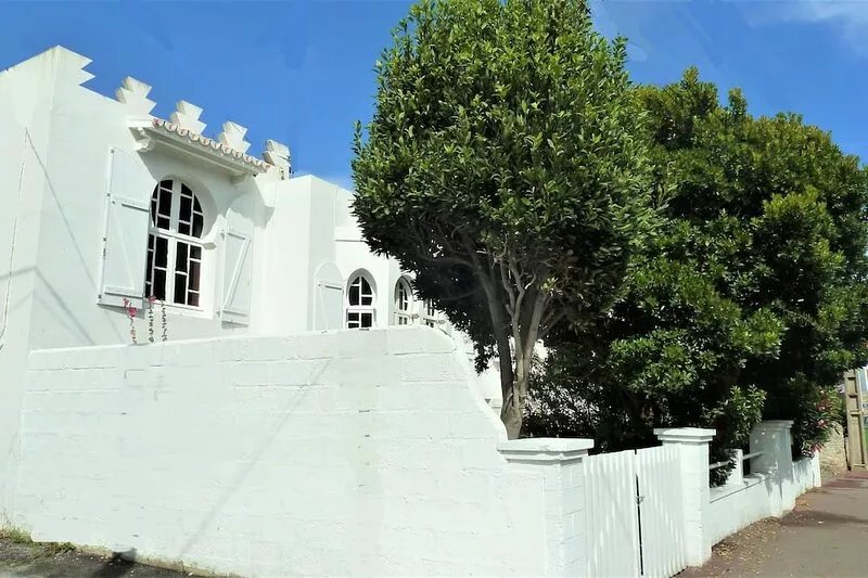 Beautiful Moorish-style villa with enclosed garden near the large beach