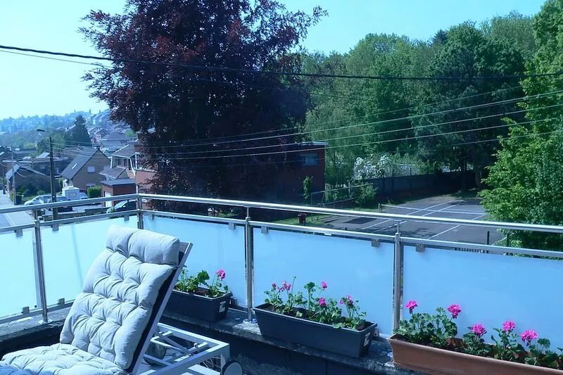 Liège cheerful modern house for 8pers with 30m2 terrace and enclosed courtyard.