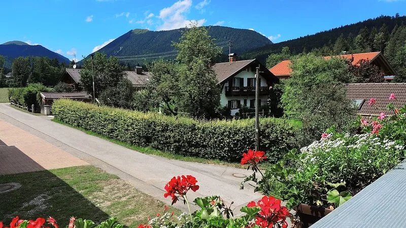 Beautiful large renovated vacation apartment with 3 bedrooms