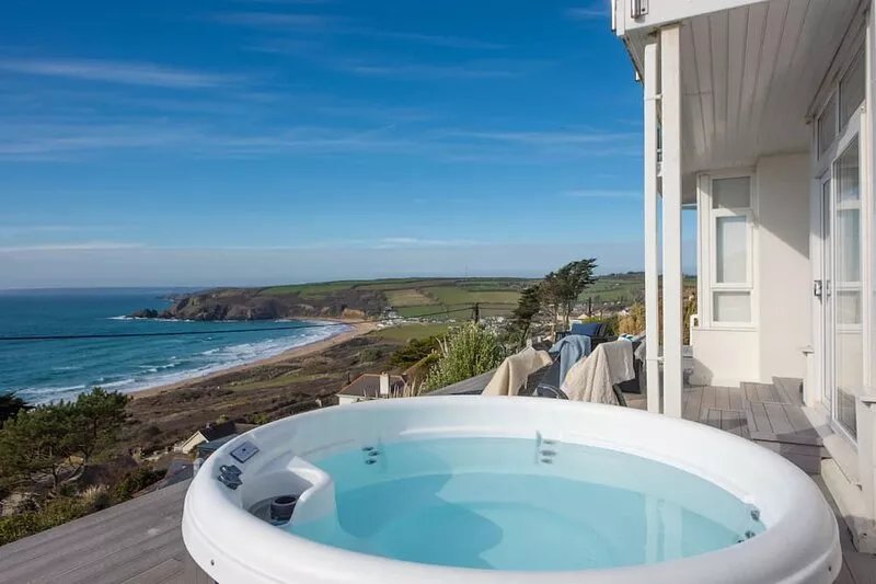 Blue Yonder -  a house that sleeps 6 guests  in 3 bedrooms