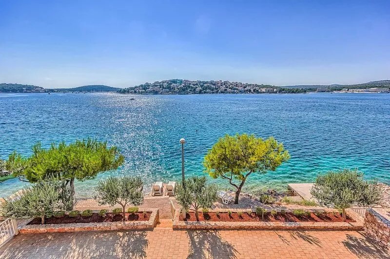 Villa La Perla - beachfront villa for ten, private pool and amazing views