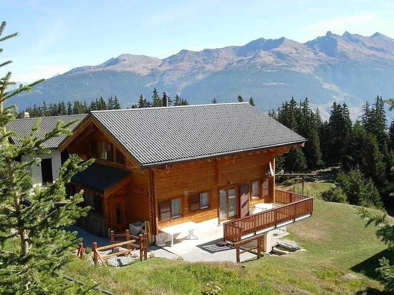 Spacious, sunny chalet in a quiet spot