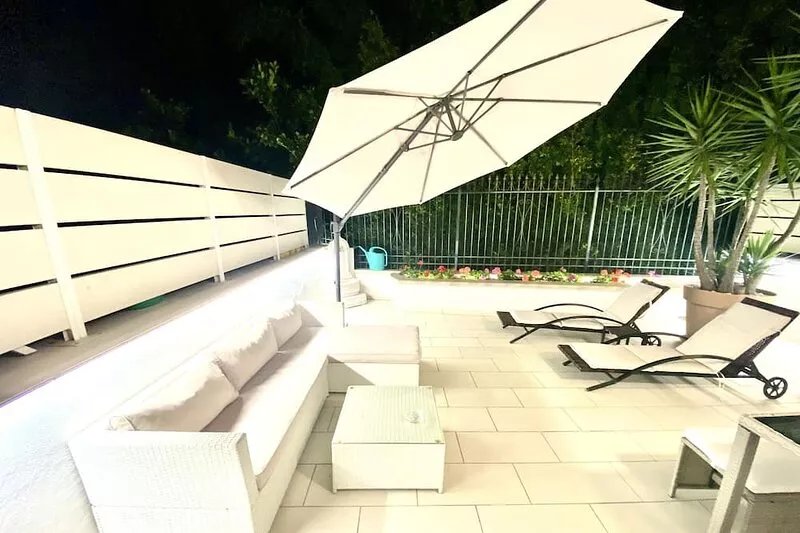 "MOTTOLA APARTMENT" SUITE with Terrace 200 m from the sea