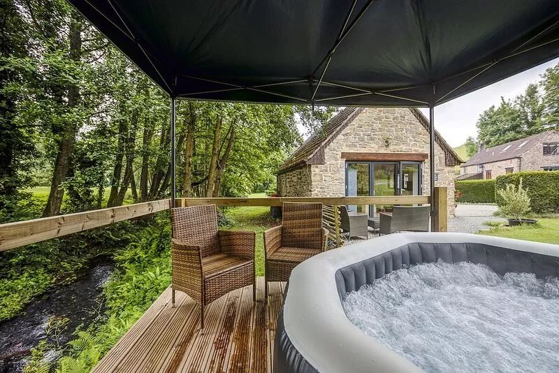 Romantic 1 Bedroom Lodge (optional hot tub) in Forest of Dean &Wye Valley ANOB