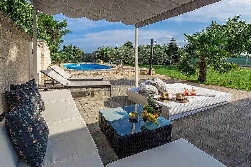 Apartment with pool for private use in Medulin-Pomer, few min from beach