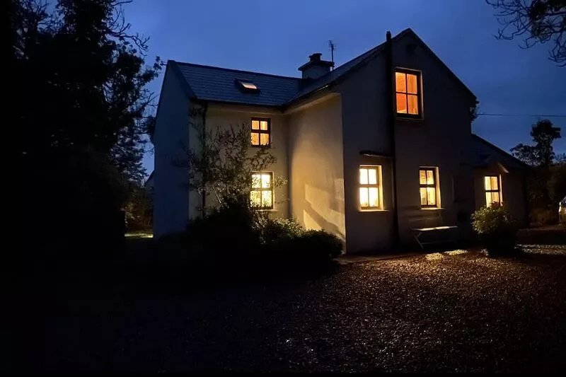 Cosy holiday cottage with garden nr beach Wi-Fi fire pit ,pet family friendly