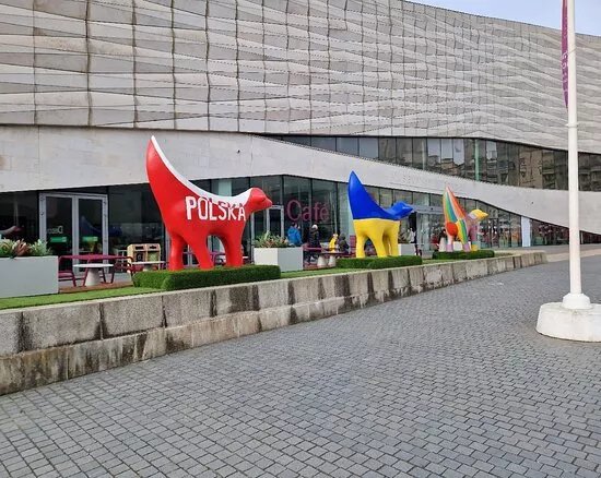 Happy Clown Face Lambanana Statue