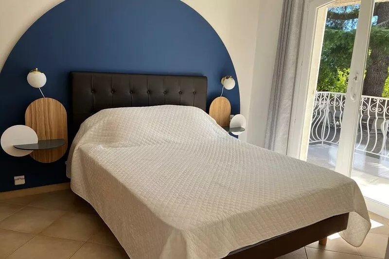 Villa with garden and private pool, very quiet, 5 minutes from the beach