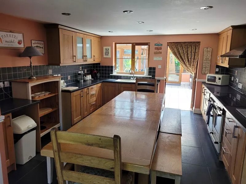 Beautiful spacious home with 7 beds and hot tub! The perfect Cornish getaway :-)