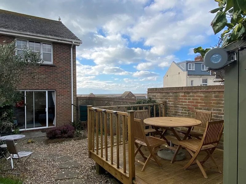 Quiet location, short walk to beach, with views of Portland and Jurassic coast