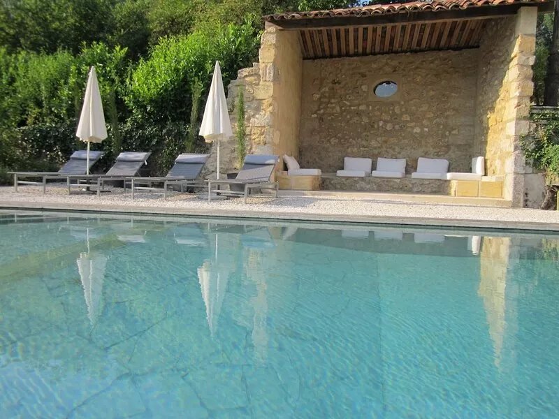 Le Moulin de Cosset joins to invite you to an exceptional stay