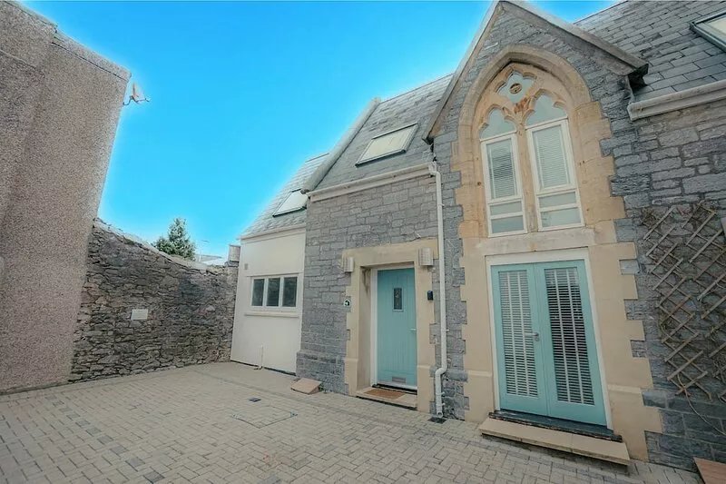Plymouth City Centre Location and Free Parking.