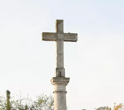 Les Vieilles Croix De Givry