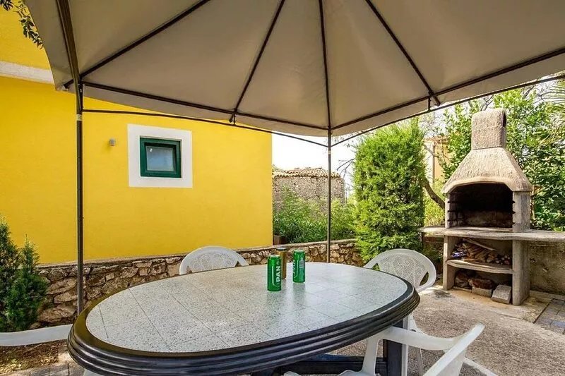 Lovely Apartment in Mandre with Barbecue