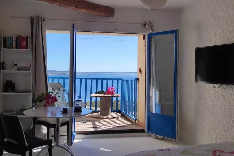 Fisherman's view: An idyllic retreat for a couple, facing a stunning lake