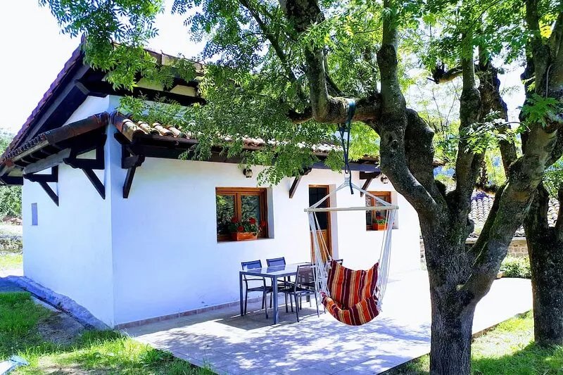 Rural house with garden and terrace between two natural parks.