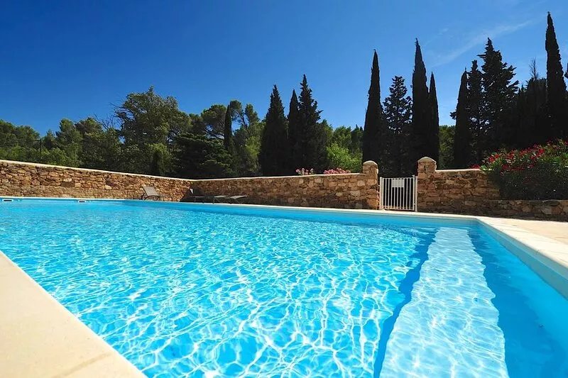 The charm of a bastide in private domain with large pool