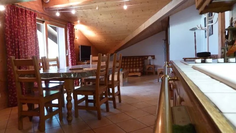 Visit the spacious apartment at the foot of the ski and mountain biking slopes