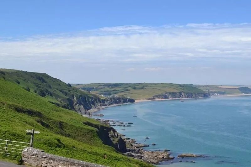 Detached barn in South Hams near to Dartmouth, ideal for guests with dogs.